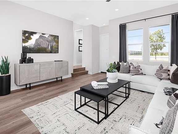 4th image of 242 Solaro Ct