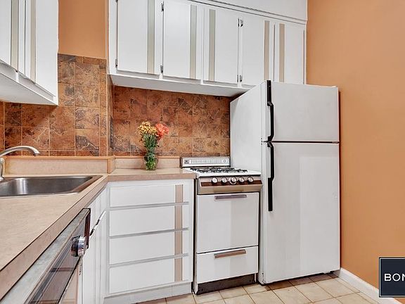 4th image of 301 E 48th St APT 16M