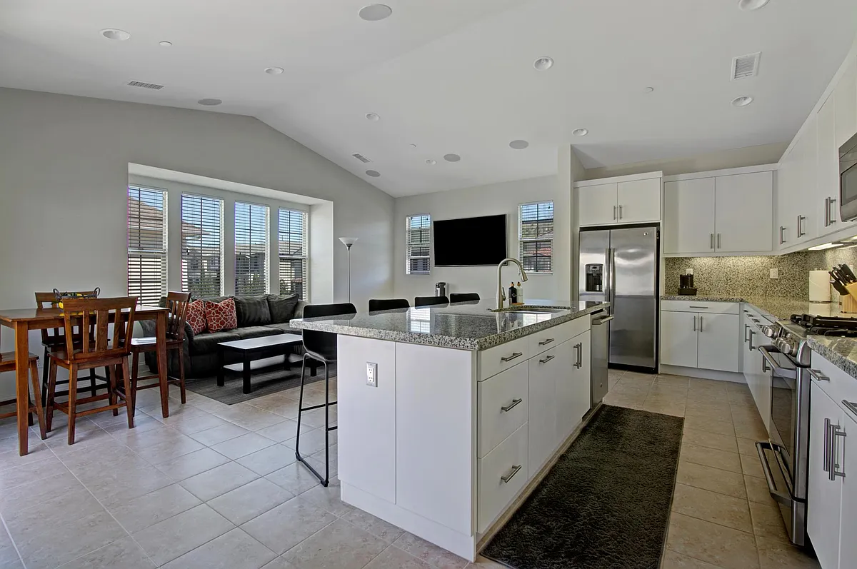 Building Photo - 4311 Pacifica Way #1