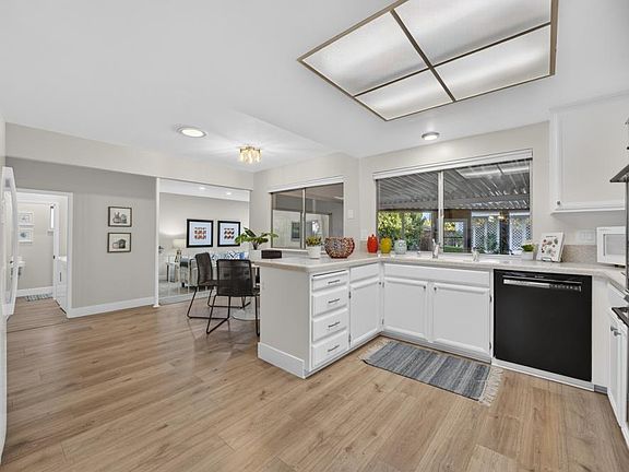 4th image of 442 Windward Way