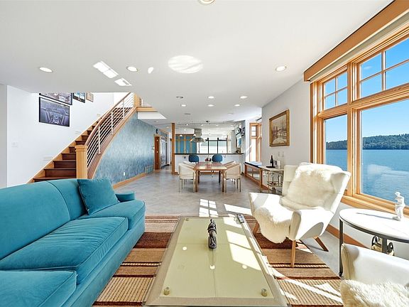 5th image of 11762 Riviera Place NE