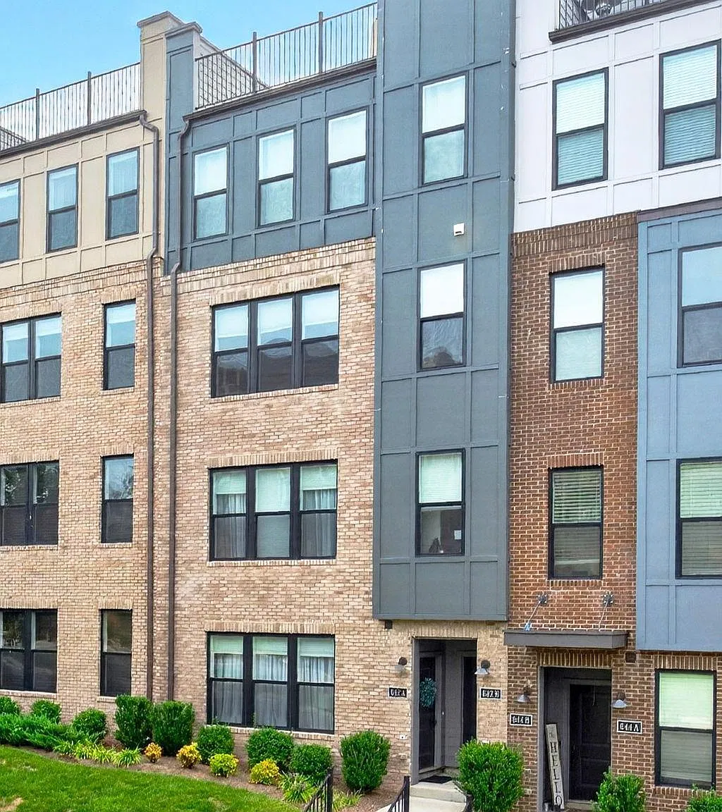 2 bed, 2.5 bath, 1573 sqft, $2,300 — Photo 3