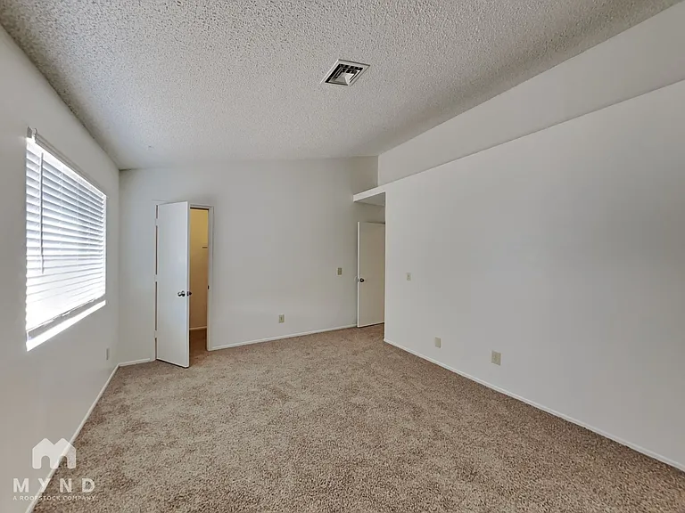 10049 W Mariposa St — Photo 6