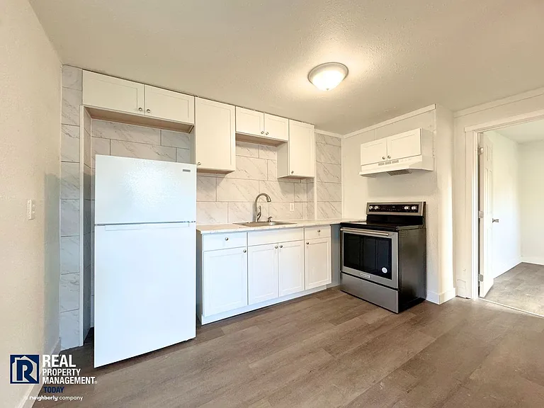 Hallassan Investments - Woo - 204-212 — Photo 5