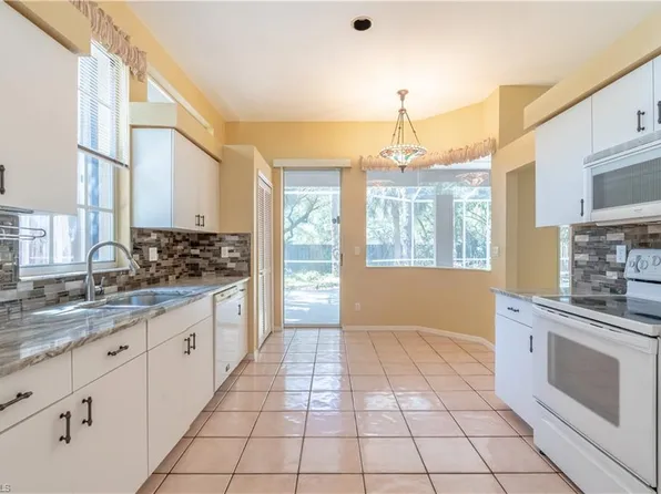 2656 River Reach DR, NAPLES, FL 34104