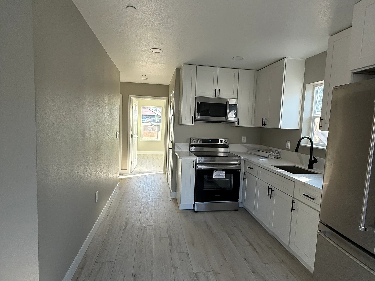 2 bed, 750 sqft, $2,050 — Photo 4