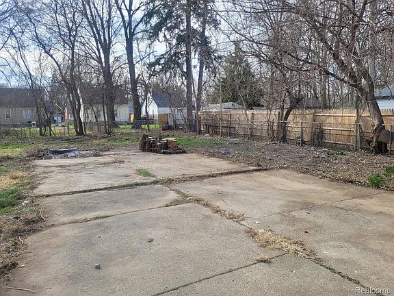 4th image of 19391 Winston St N