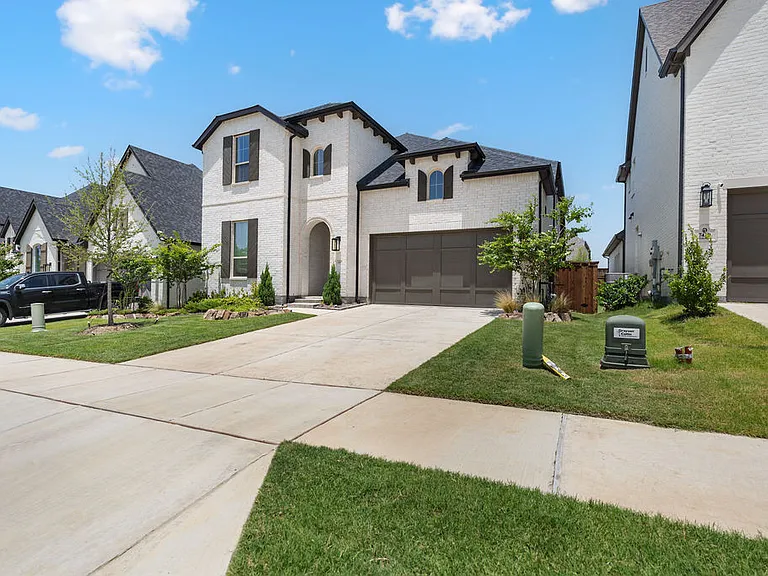 7424 Lilypad Ln — Photo 2