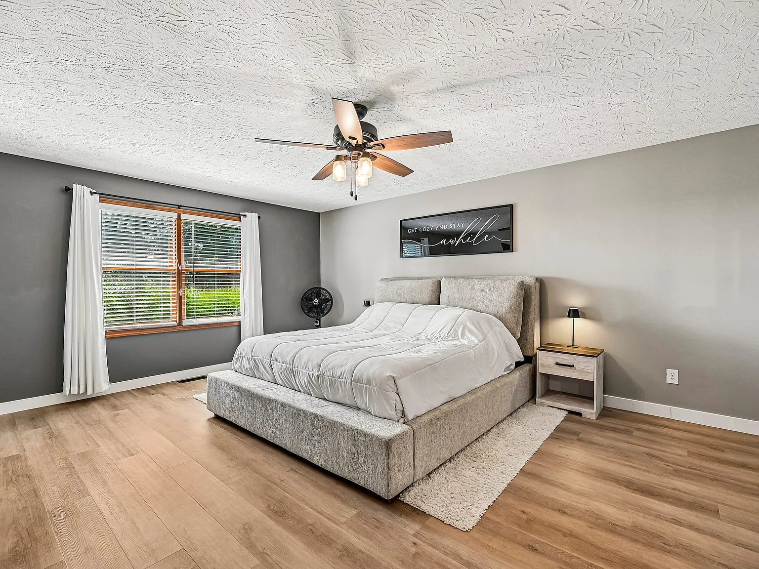 4 bed, 1923 sqft, $2,850 — Photo 4