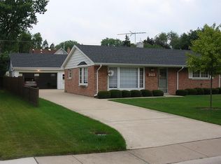 2423 Center Ave, Northbrook, IL 60062