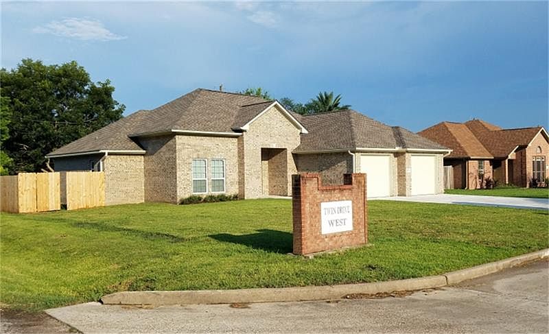 1st image of 4103 Twin Dr E