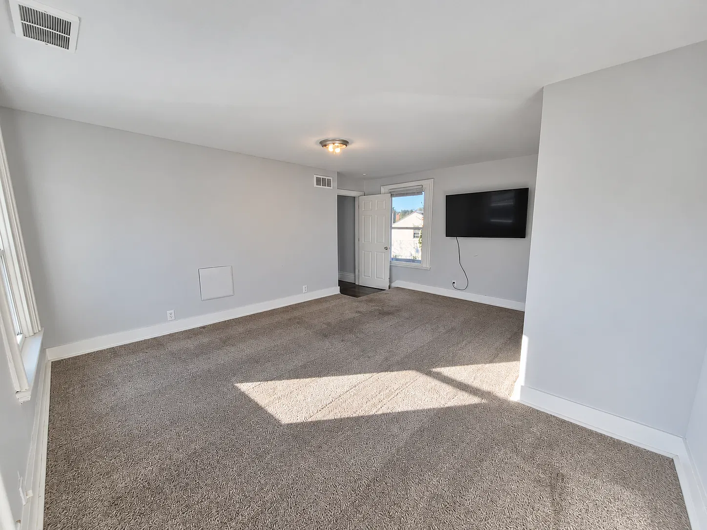 2 bed, 950 sqft, $1,325 — Photo 4