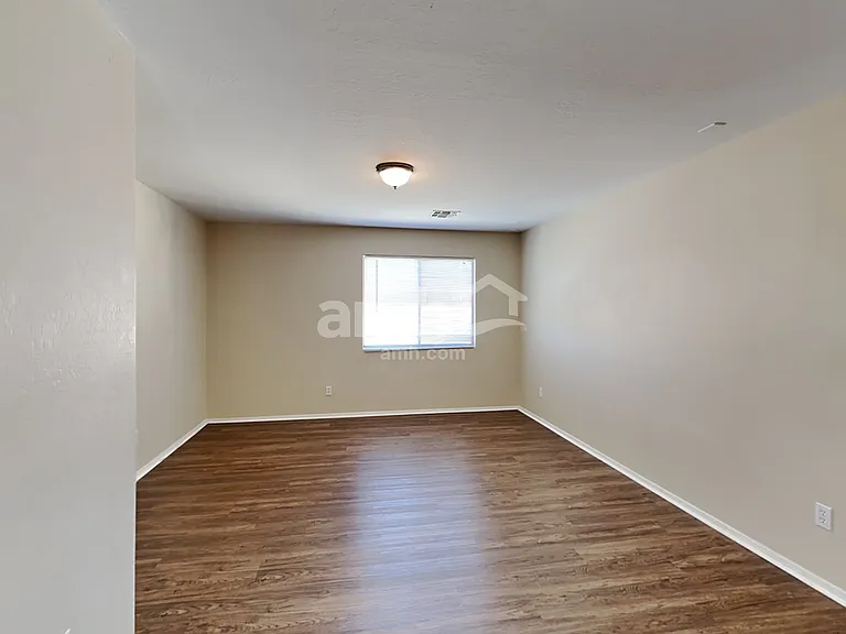 10859 W Locust Ln — Photo 11