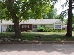 114 S Lochinvar Dr, Wichita, KS 67207