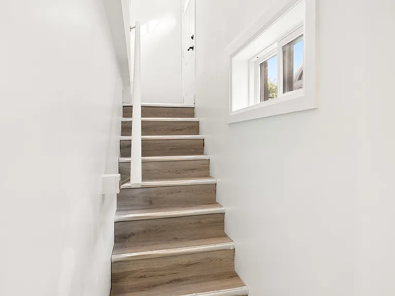 235 Guelph St #2 — Photo 3