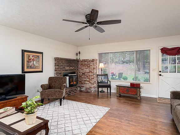3rd image of 1528 Highland Cir