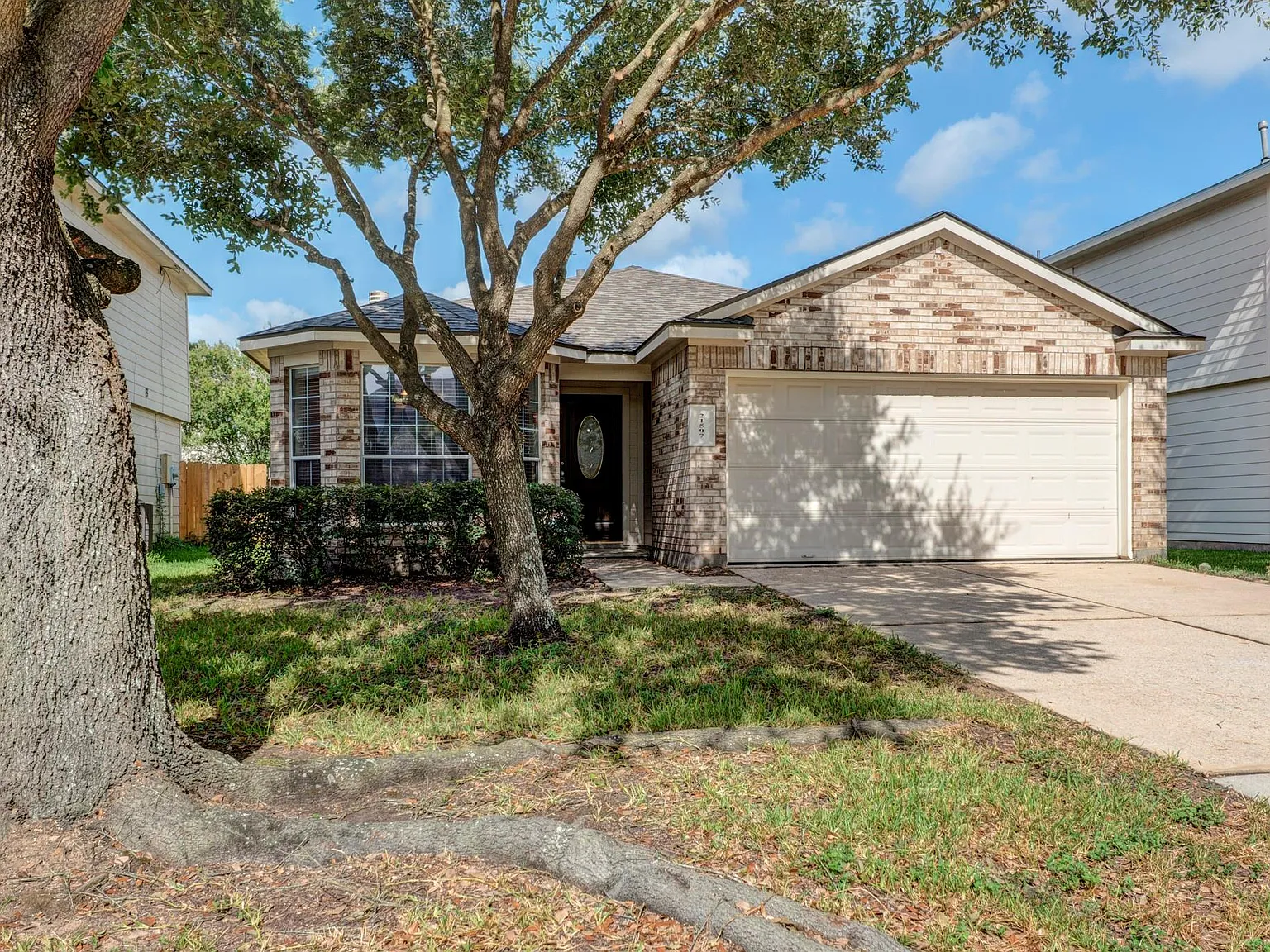 3 bed, 2.0 bath, 1420 sqft, $1,825 — Photo 3