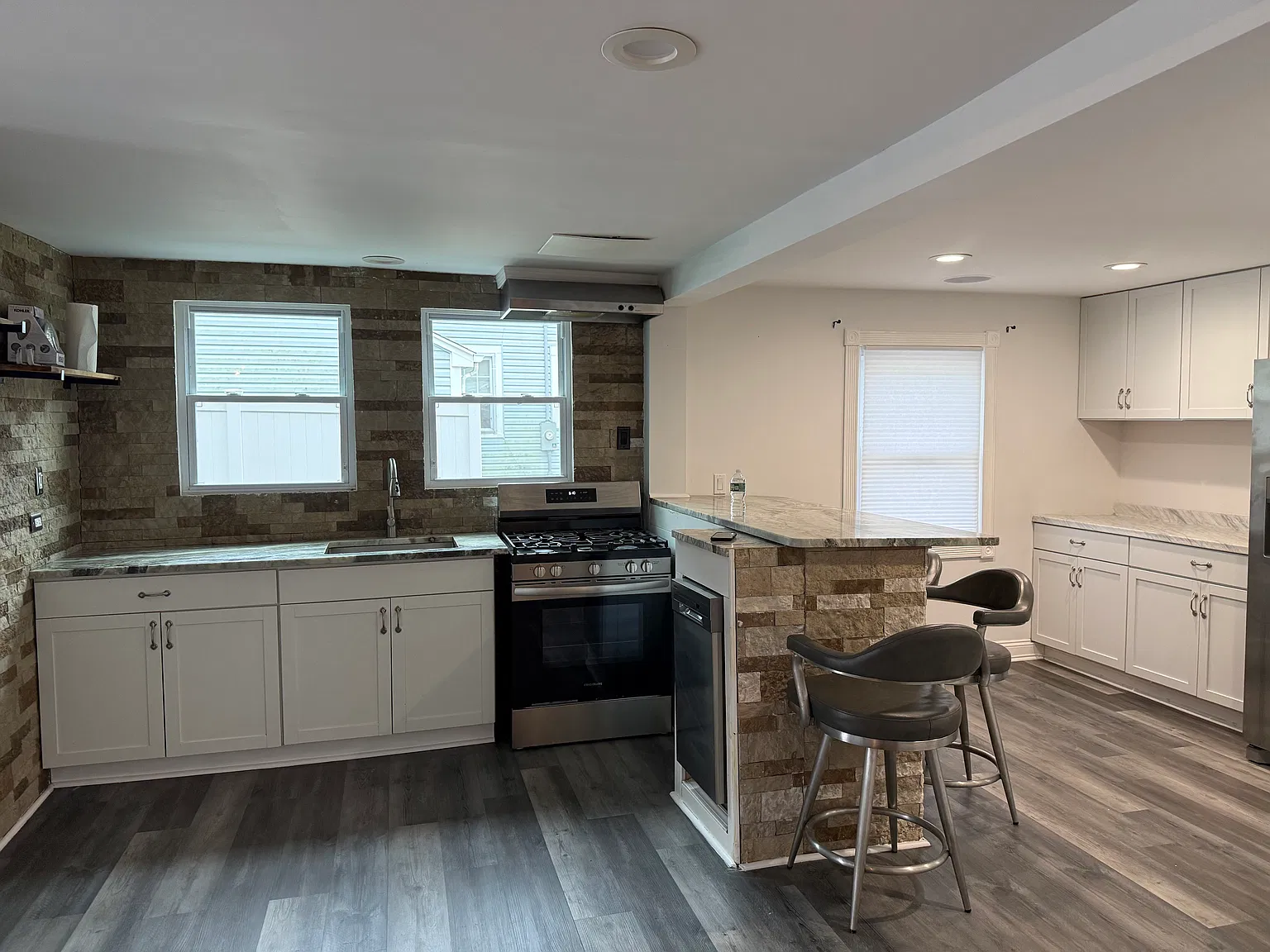2 bed, 1400 sqft, $2,500 — Photo 4