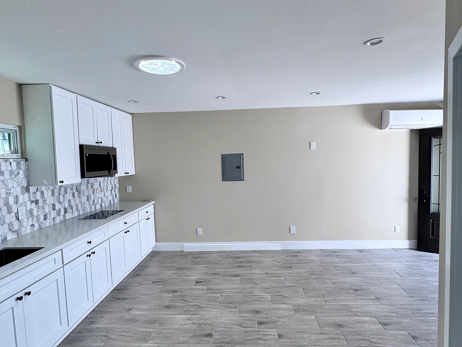 5782 Hesperia Ave — Photo 4