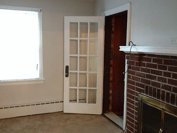 4th image of 1126 Evergreen Ave