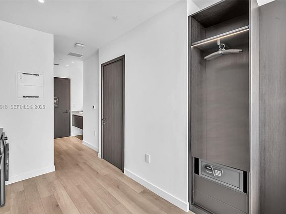 5th image of 20 NE 11th St #4607A