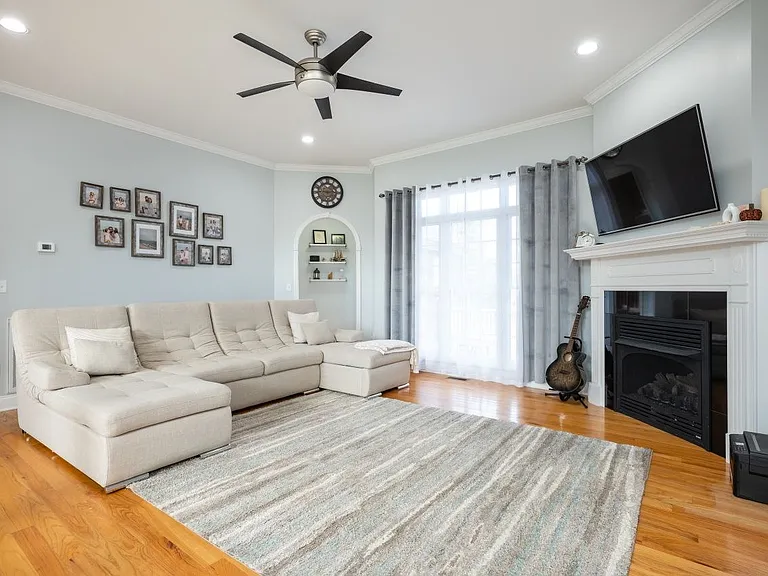 111 Roundstone Dr — Photo 16