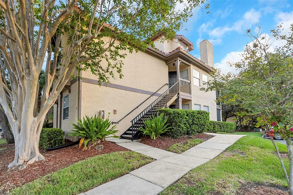 Building Photo - 2400 Feather Sound Dr #1328