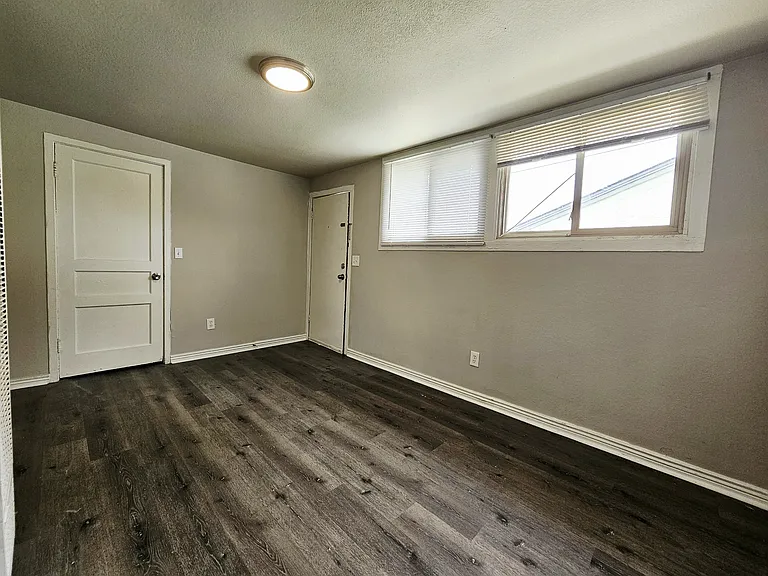 414 Arrawanna St #1 — Photo 6