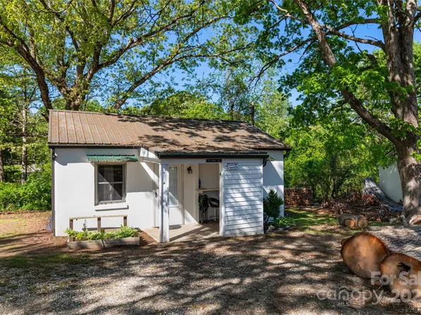 28 Bass Ln, Hendersonville, NC 28791