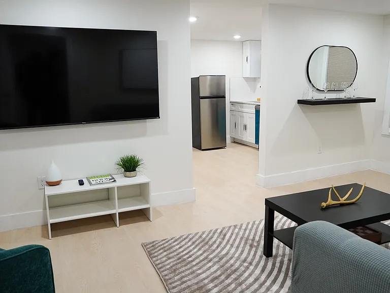 466 Avon Ave #3 — Photo 11