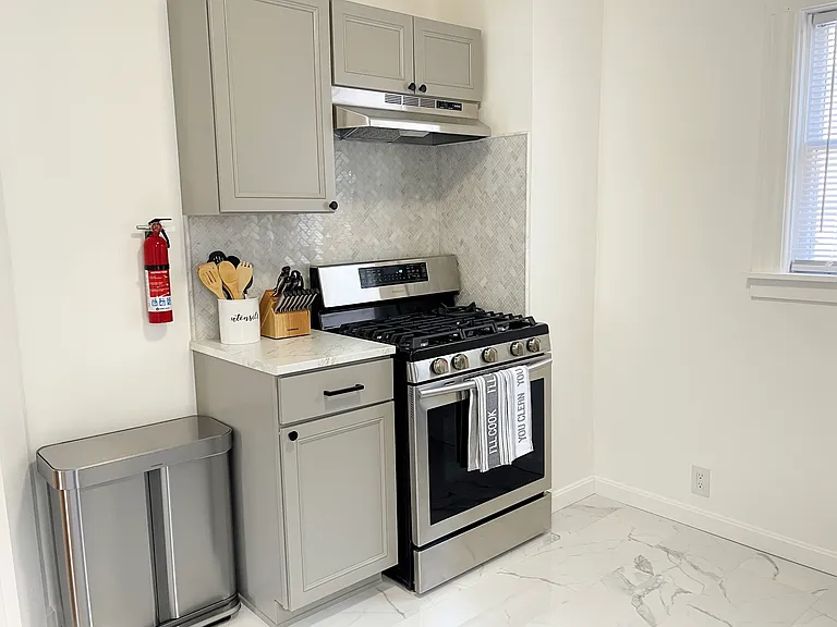 2129 Sunset Ave #2 — Photo 2