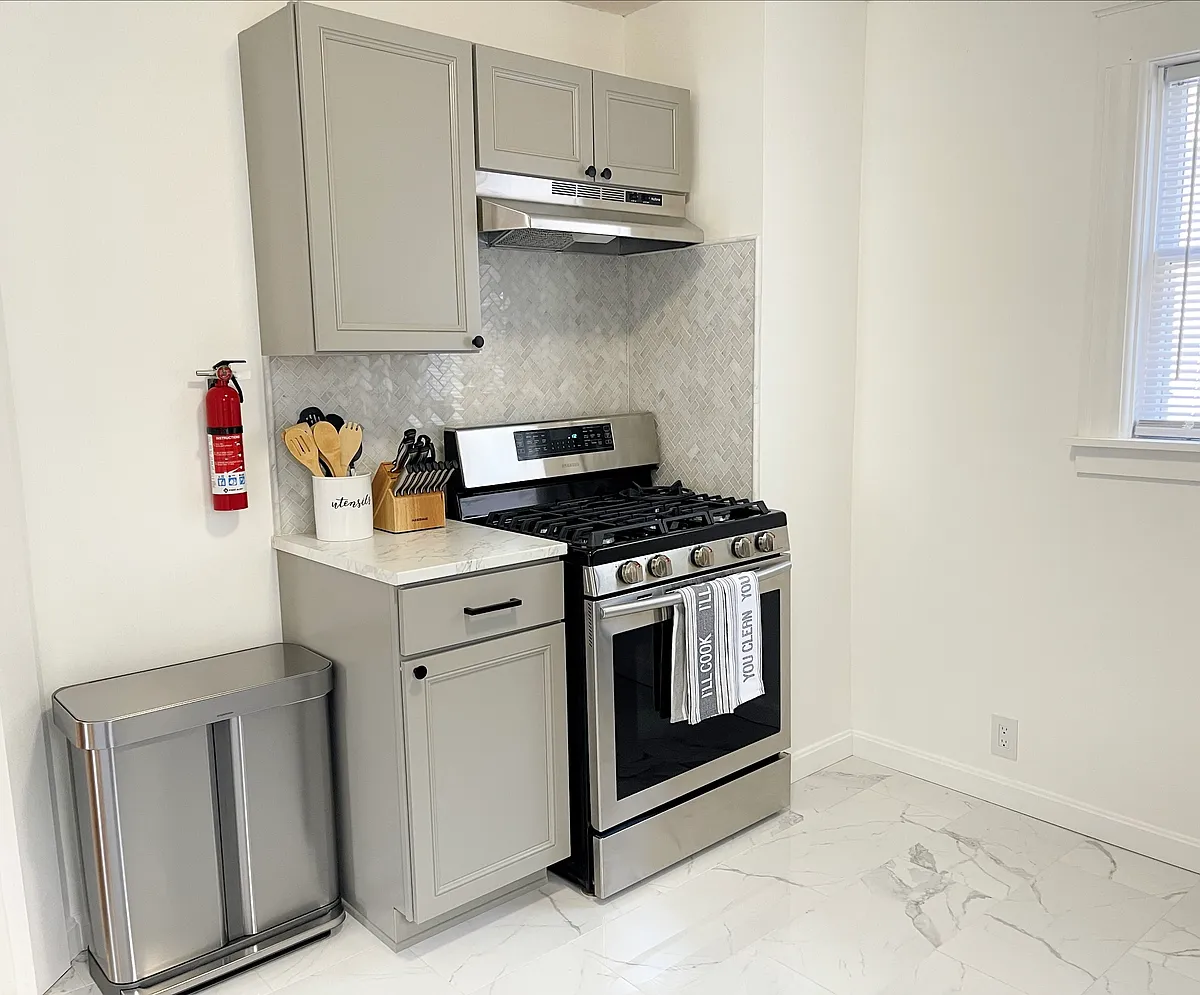Building Photo - 2129 Sunset Ave #2