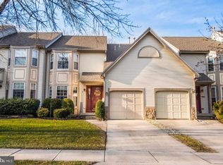 5 Langcliffe Ct, Mount Laurel, NJ 08054