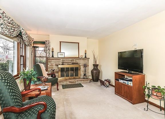 4th image of 56 Claria Dr