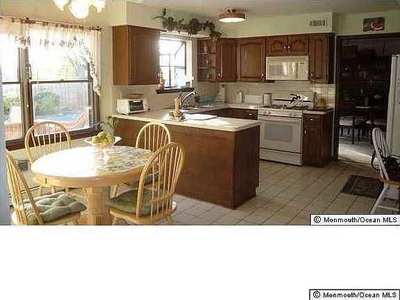 2nd image of 1019 Twin Oaks Dr