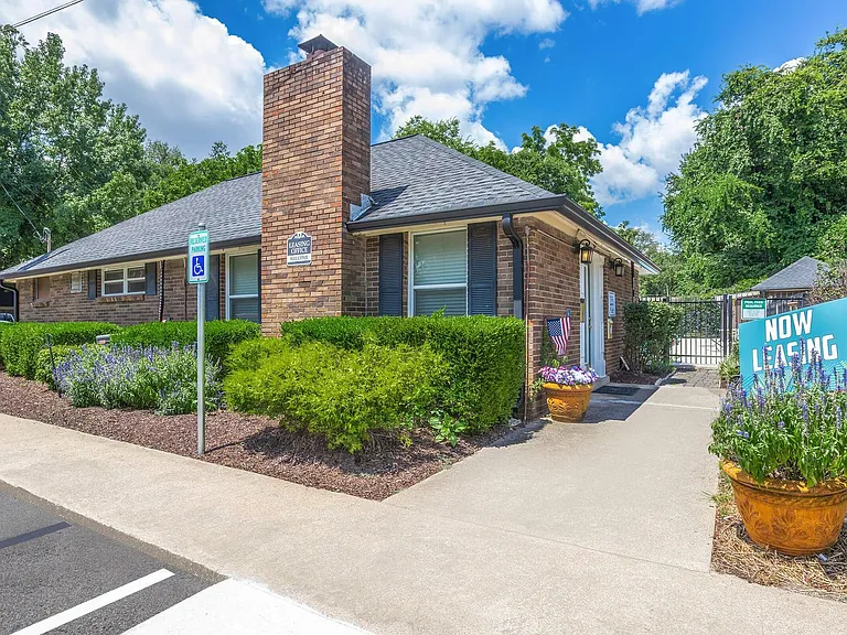 Wind Crest Apartments and Townhomes - Move in Specials Available! — Photo 13