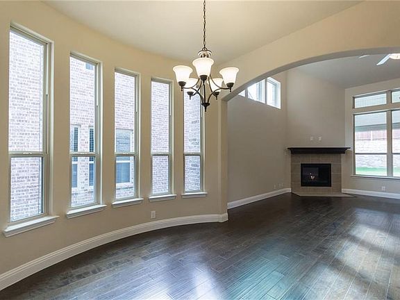 5th image of 3801 Walden Dr