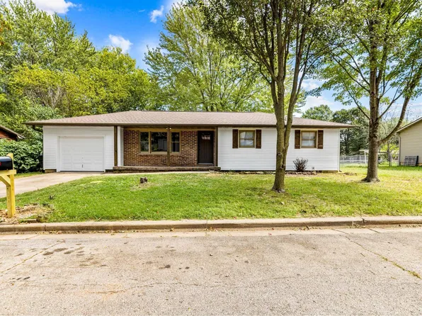 1200 Oak Ridge Drive, Aurora, MO 65605