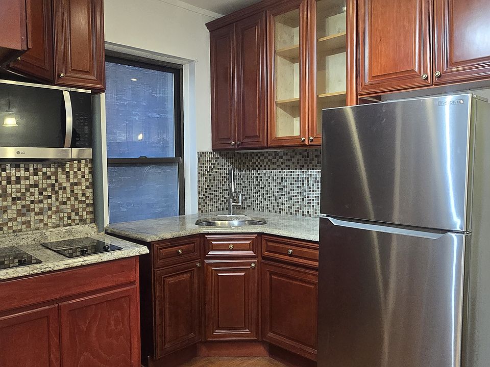 1st image of 225 S 3rd St APT 6