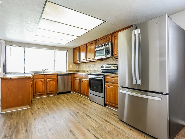 4141 Yellowleaf Dr — Photo 6