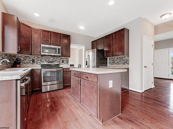 5th image of 121 Brookdale Dr