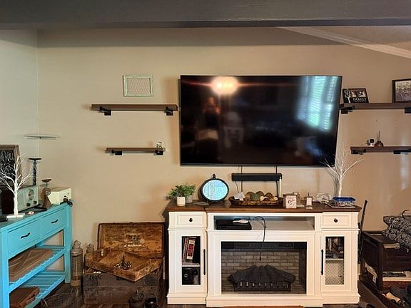 2nd image of 143 Lyndon Cir
