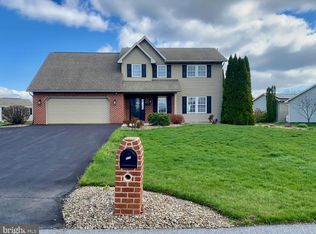 960 Blueberry Ln, Chambersburg, PA 17202
