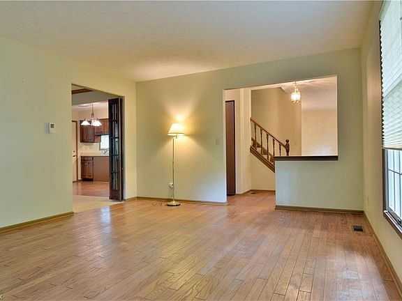 3rd image of 2699 Oak Forest Dr