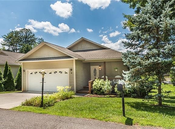 2nd image of 28 Villa Ct