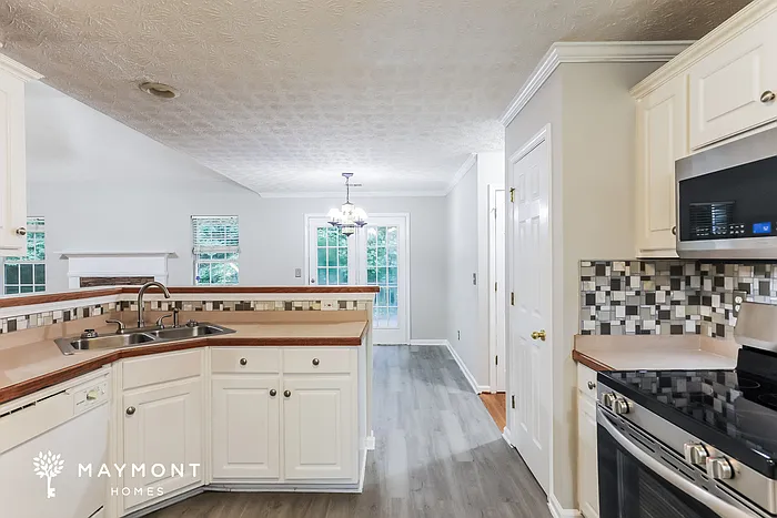 425 Misty Brook Ct — Photo 6