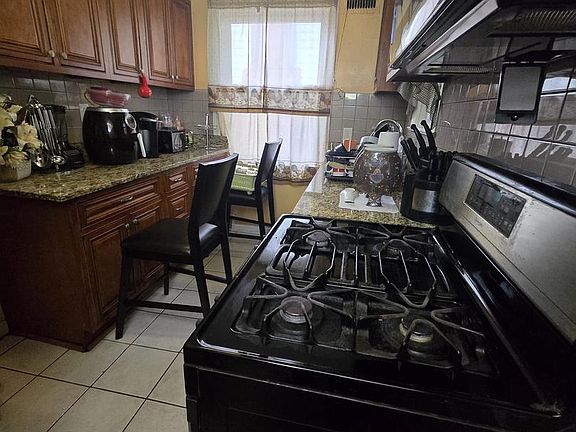 3rd image of 3725 Patterson Ave