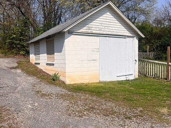 Detached Garage. Back driveway. Easy access to back door.
