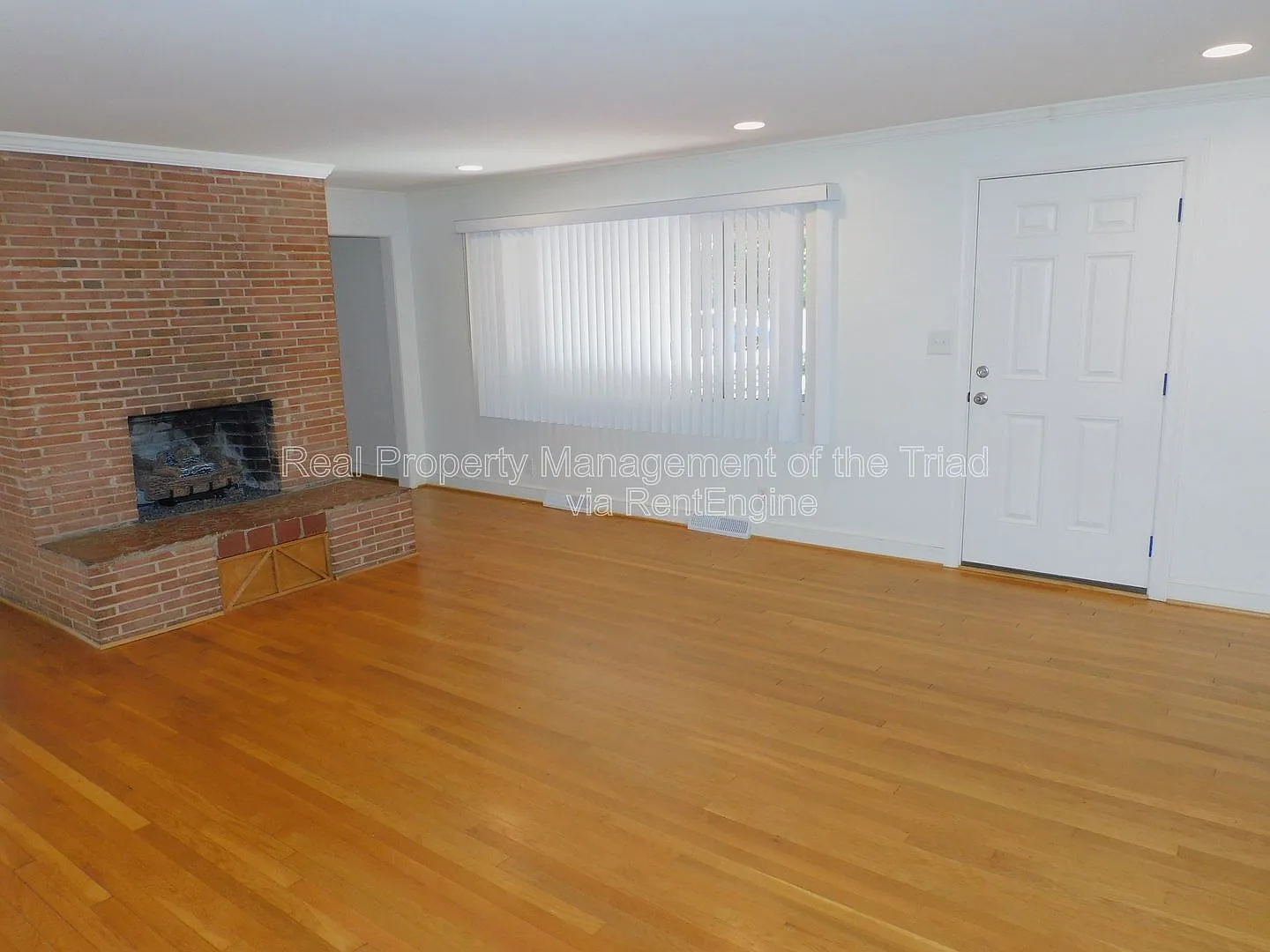 3 bed, 2.0 bath, 2473 sqft, $2,650 — Photo 2