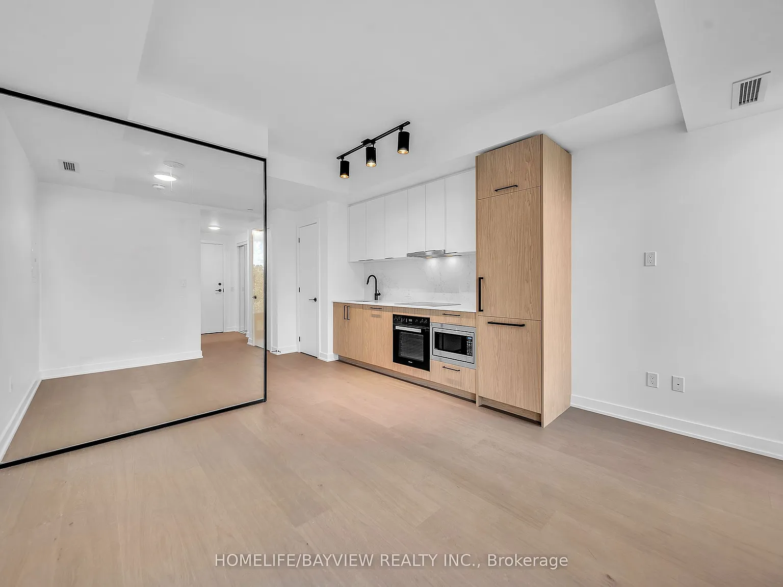 Studio, $2,050 — Photo 3